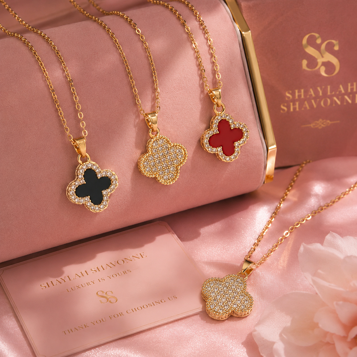 Clover luxe Pendent Necklace